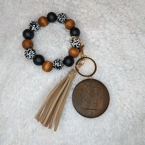 Wooden bead keychain bracelet with engraved mama tag